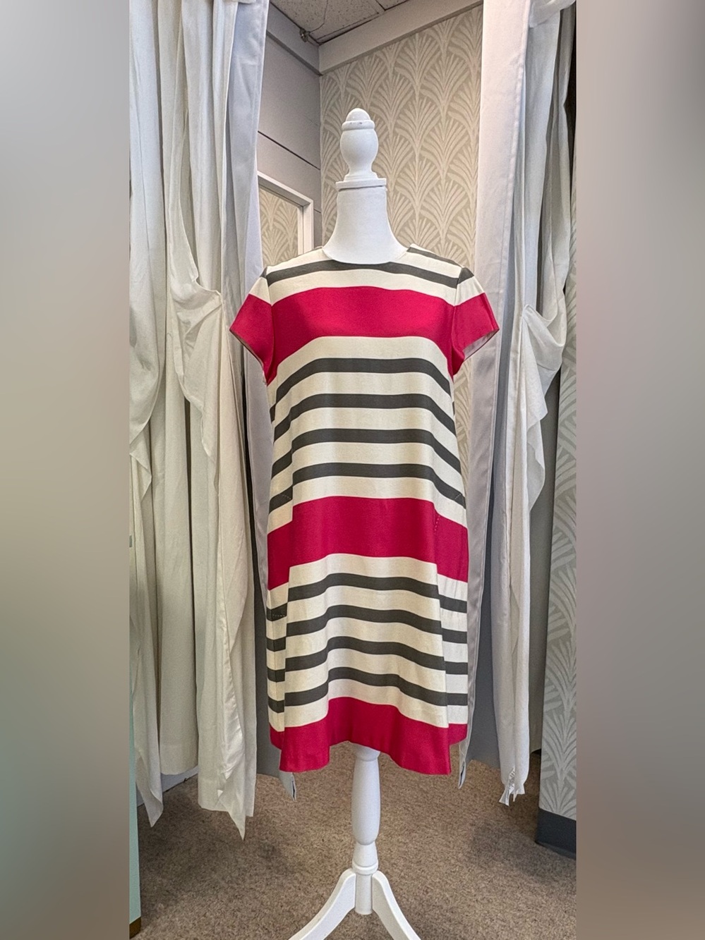 🩷 J.McLaughlin Striped Crew Neck Short Sleeve Shift Dress.